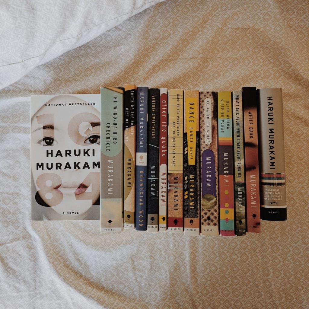 Những cuốn sách đa dạng của Haruki Murakami (nguồn: bookishbits.tumblr.com)